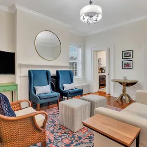 Classic Quarters At The 101 Holiday home